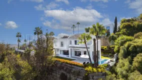 Villa en venta con 4 dormitorios en Benahavis