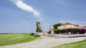 Comprar villa de 4 dormitorios en Guadalmina Baja
