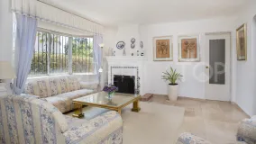 Comprar villa de 4 dormitorios en Guadalmina Baja