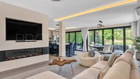 Buy Guadalmina Alta villa with 4 bedrooms