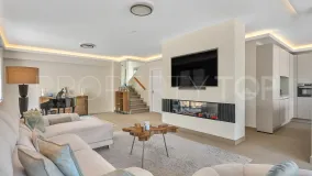 Buy Guadalmina Alta villa with 4 bedrooms