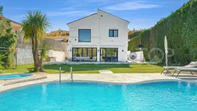 Buy Guadalmina Alta villa with 4 bedrooms