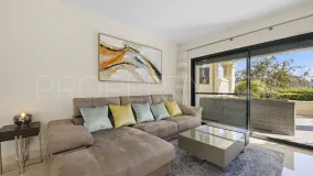 Se vende apartamento planta baja de 2 dormitorios en Benahavis