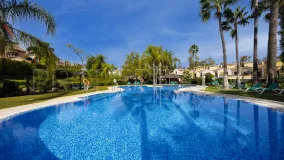 Adosado con 4 dormitorios en venta en Guadalmina Alta