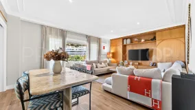 Comprar apartamento con 3 dormitorios en Malaga - Este