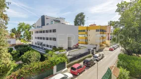 Pedregalejo, apartamento de 5 dormitorios en venta