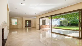 Se vende villa en Los Monteros con 5 dormitorios