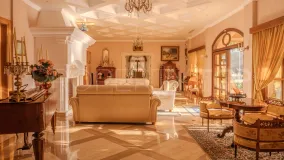 6 bedrooms Nueva Andalucia villa for sale