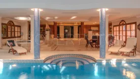 6 bedrooms Nueva Andalucia villa for sale
