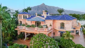 6 bedrooms Nueva Andalucia villa for sale