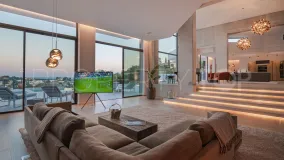 For sale Paraiso Alto villa with 6 bedrooms