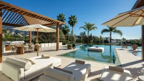 6 bedrooms Nueva Andalucia villa for sale