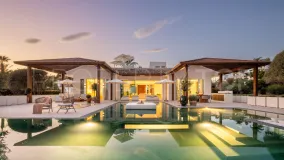 6 bedrooms Nueva Andalucia villa for sale