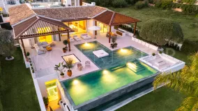 6 bedrooms Nueva Andalucia villa for sale