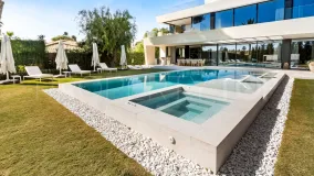 For sale villa in Los Monteros Playa with 6 bedrooms