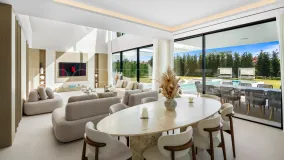 For sale villa in Los Monteros Playa with 6 bedrooms