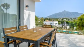 For sale villa in Nueva Andalucia