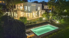 For sale villa in Nueva Andalucia