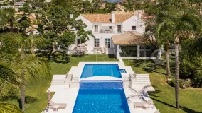 Villa for sale in Nueva Andalucia