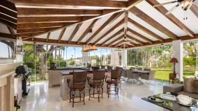 Villa for sale in Nueva Andalucia