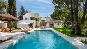Buy villa in Las Brisas with 5 bedrooms