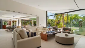 Marbella Este, villa de 5 dormitorios en venta