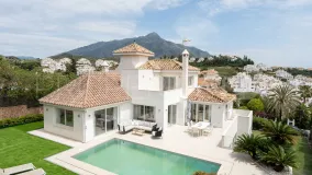 Villa for sale in Los Naranjos Hill Club with 5 bedrooms
