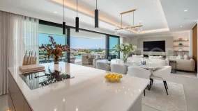 Villa for sale in Estepona East with 6 bedrooms
