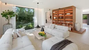 Comprar villa con 4 dormitorios en Nueva Andalucia