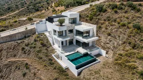 4 bedrooms villa for sale in Elviria