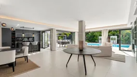 Villa for sale in Las Brisas with 4 bedrooms