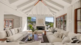 For sale 4 bedrooms villa in Nueva Andalucia
