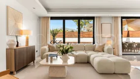 Buy villa in Nueva Andalucia