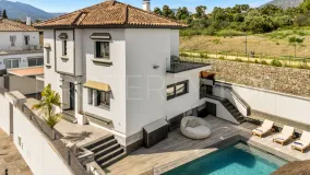 Buy villa in Nueva Andalucia