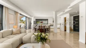 Buy villa in Nueva Andalucia