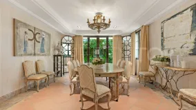 Villa for sale in Guadalmina Baja with 8 bedrooms