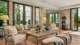 Villa for sale in Guadalmina Baja with 8 bedrooms