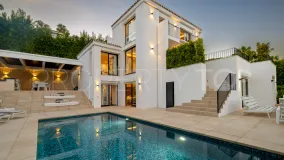 Villa for sale in Nueva Andalucia