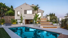 Villa for sale in Nueva Andalucia