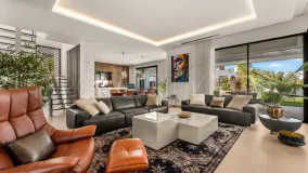Buy 4 bedrooms villa in Golden Mile