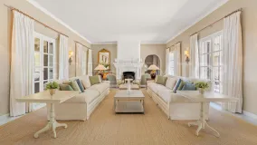 Buy villa in El Madroñal
