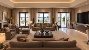 For sale villa with 5 bedrooms in Sierra Blanca
