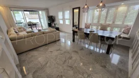 Atico duplex a la venta con 4 dormitorios en Marina Puente Romano