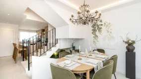Se vende adosado en Nueva Andalucia con 4 dormitorios