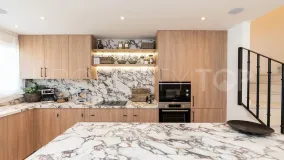 Se vende adosado en Nueva Andalucia con 4 dormitorios