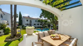 Se vende adosado en Nueva Andalucia con 4 dormitorios