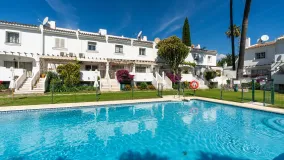 Se vende adosado en Nueva Andalucia con 4 dormitorios