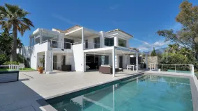 Nueva Andalucia, villa en venta de 4 dormitorios