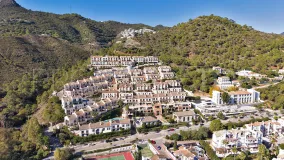 Benahavis 4 bedrooms town house for sale