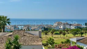 For sale La Duquesa semi detached villa with 4 bedrooms